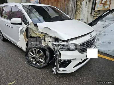 Photo 1 of 40: 2019 Kia Carnival — Korean insurance auction