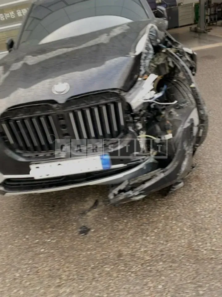 Photo 2 of 9: 2021 BMW X7 xDrive40i, VIN WBACW2101M9E97518 — Korean insurance auction