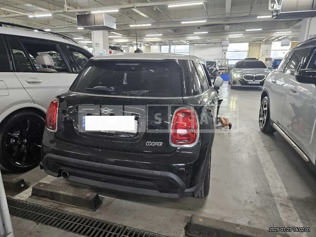 Photo 2 of 21: 2022 MINI Cooper Five-Door — Korean insurance auction