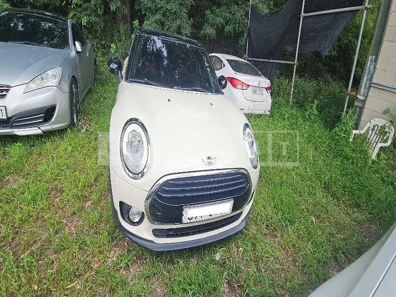 Photo 2 of 13: 2016 MINI Cooper D Clubman, VIN WMWLR9105G2B33275 — Korean insurance auction