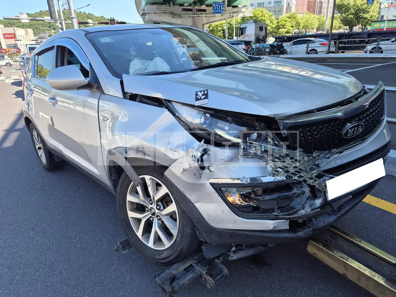 Photo 2 of 5: 2015 Kia Sportage, VIN KNAPB813BGK851873 — Korean insurance auction