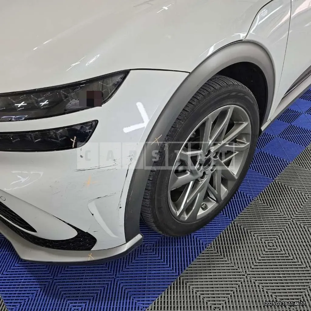 Photo 2 of 2: 2022 Genesis (parts) GV60 Headlamp — Korean insurance auction