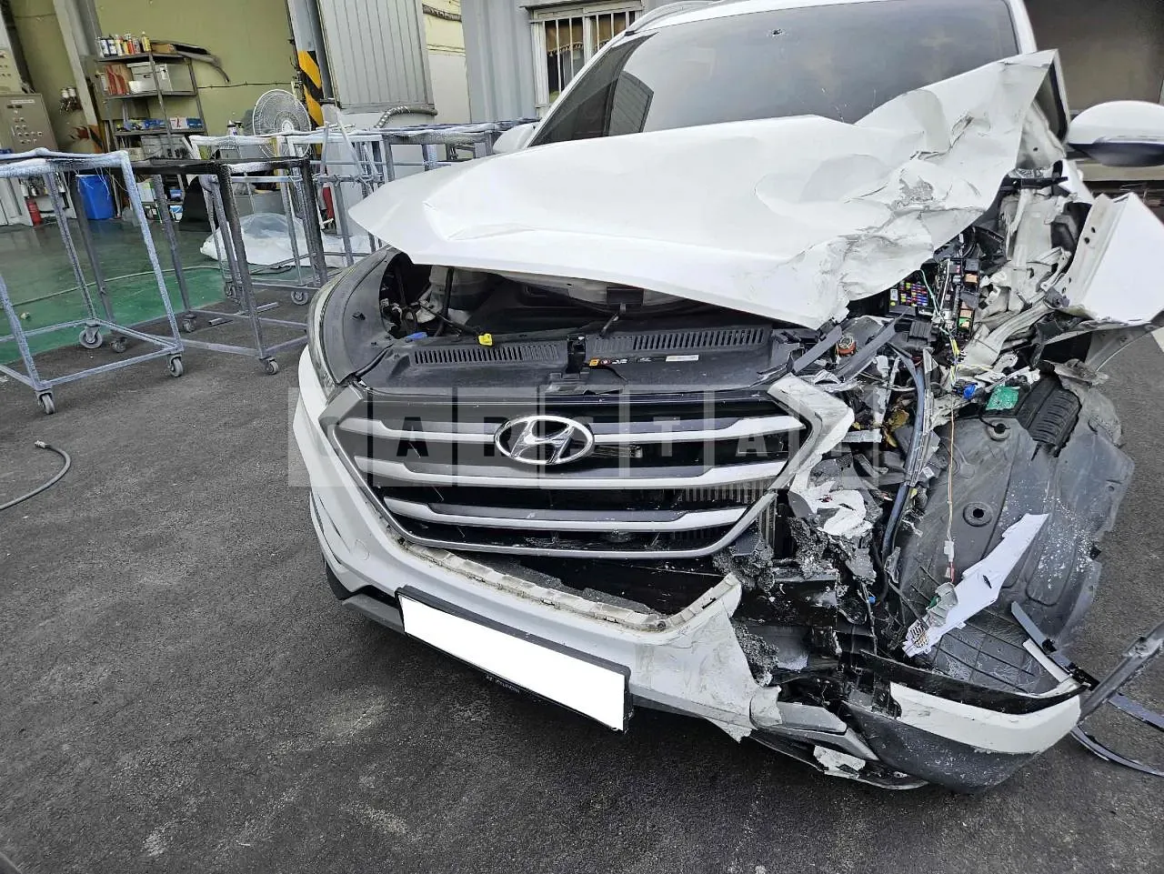 Photo 2 of 10: 2017 Hyundai Tucson, VIN KMHJ381ABJU628153 — Korean insurance auction