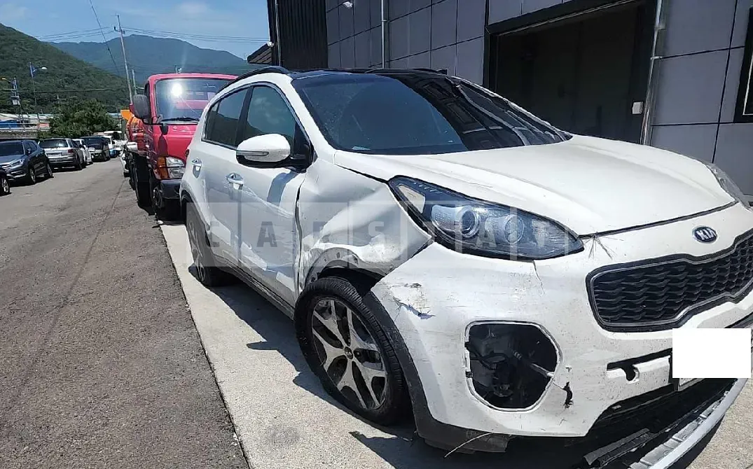 Photo 2 of 30: 2018 Kia Sportage — Korean insurance auction