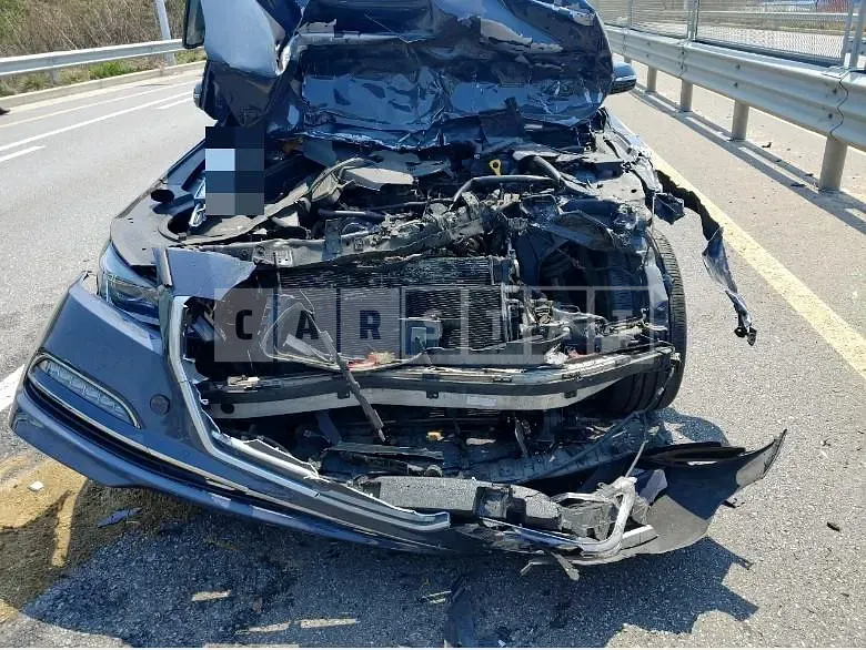 Photo 2 of 10: 2015 Genesis — Korean insurance auction