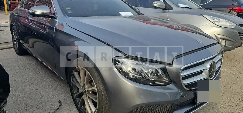 Photo 2 of 9: 2018 Mercedes-Benz E300 4Matic — Korean insurance auction
