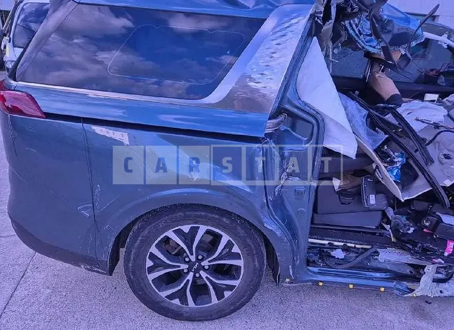 Photo 2 of 93: 2023 Kia Carnivals — Korean insurance auction