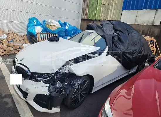 Photo 2 of 41: 2022 BMW 320i, VIN WBA11ED06NFM82645 — Korean insurance auction