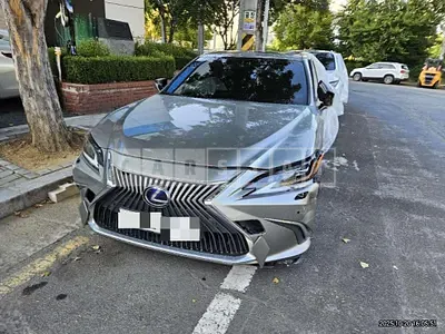 Photo 1 of 26: 2020 Lexus ES300h — Korean insurance auction