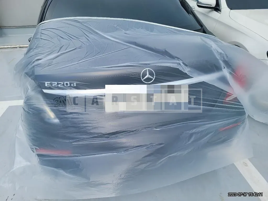 Photo 2 of 13: 2017 Mercedes-Benz E220 d, VIN WDDZF0EB1HA178981 — Korean insurance auction