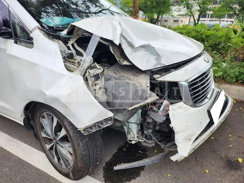 Photo 2 of 24: 2015 Kia Carnival, VIN KNHMF37ABFS051739 — Korean insurance auction