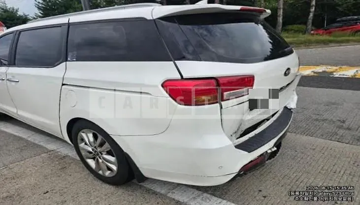 Photo 2 of 6: 2015 Kia Carnivals — Korean insurance auction