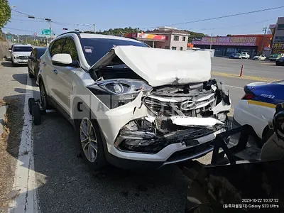 Photo 1 of 19: 2017 Hyundai Santa Fe, VIN KMHSW81UBHU727535 — Korean insurance auction
