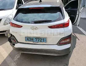 Photo 2 of 8: 2019 Hyundai Kona Electric, VIN KMHK381GFKU053342 — Korean insurance auction