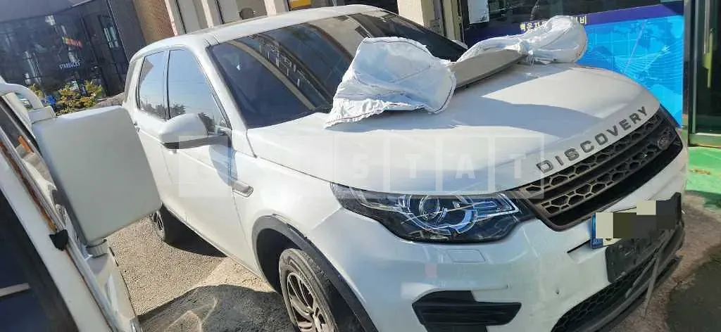 Photo 2 of 7: 2016 Land Rover Discovery 2.0d — Korean insurance auction