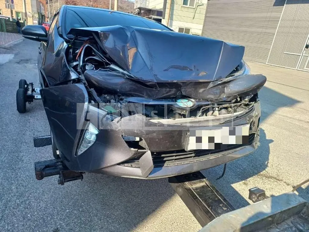 Photo 2 of 14: 2016 Toyota Prius — Korean insurance auction