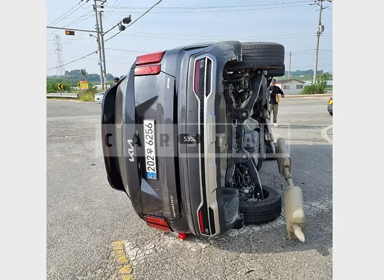 Photo 2 of 15: 2023 Kia Sorento — Korean insurance auction