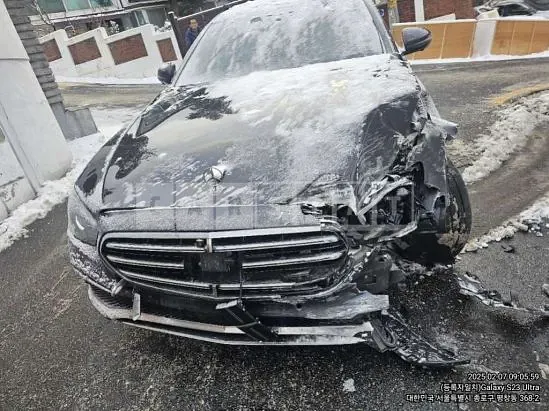 Photo 2 of 34: 2023 Mercedes-Benz E300 e 4Matic — Korean insurance auction