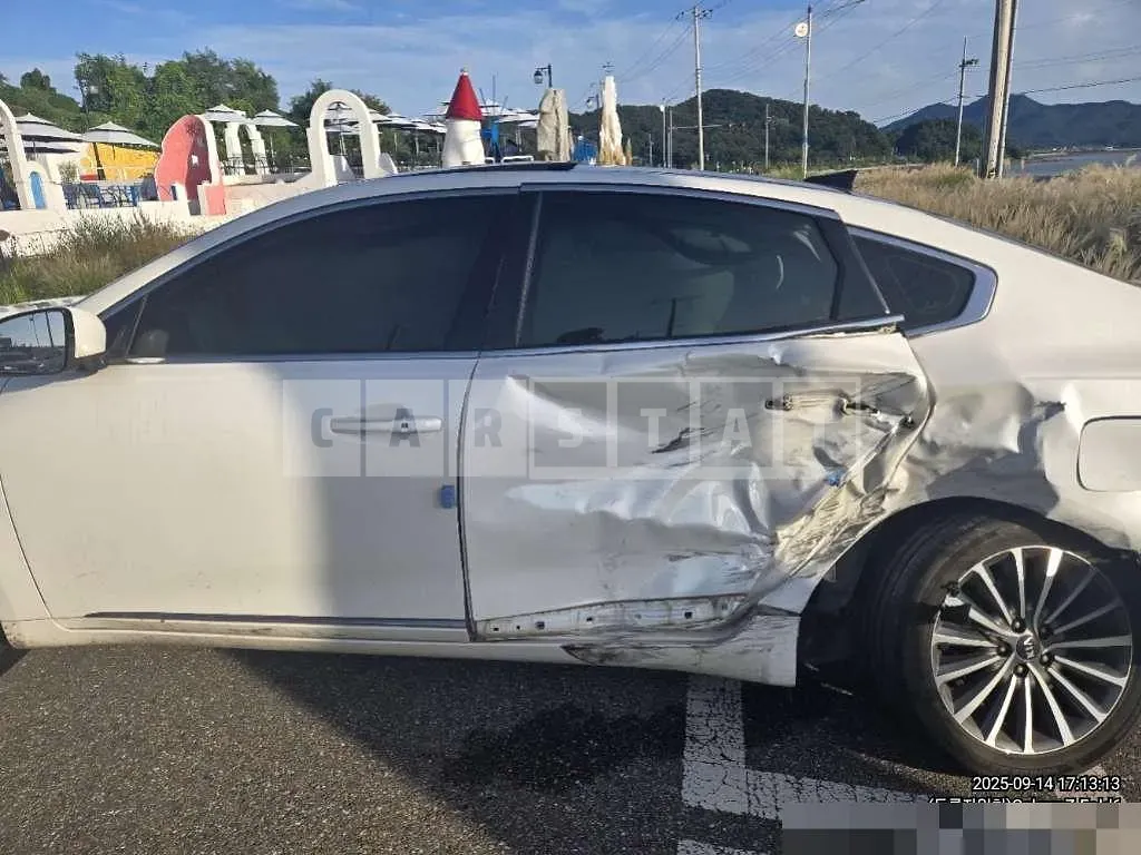 Photo 2 of 6: 2016 Kia K7 — Korean insurance auction