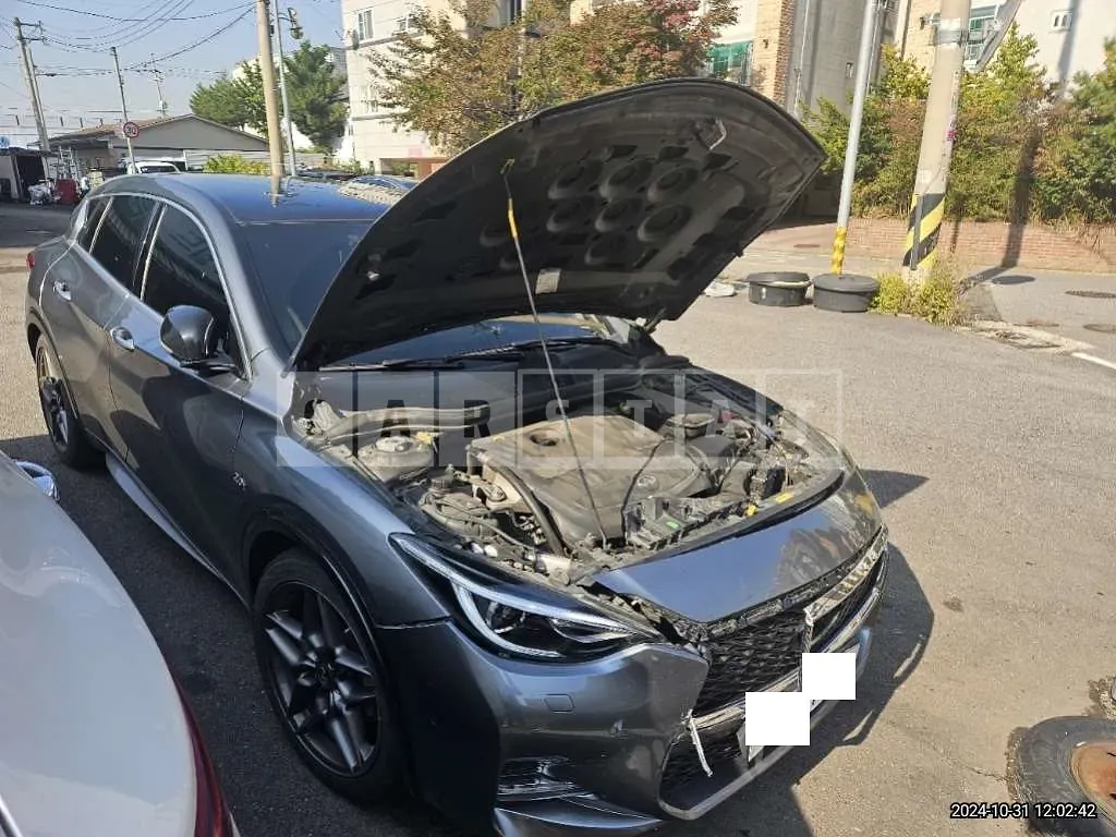Photo 2 of 22: 2017 Infiniti Q30 — Korean insurance auction