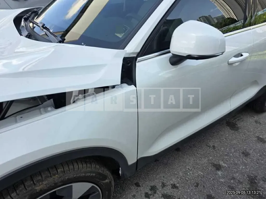 Photo 2 of 16: 2024 Volvo XC40B4 AWD — Korean insurance auction