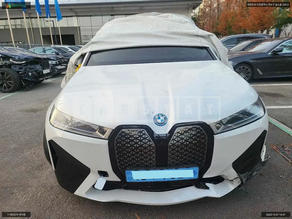 Photo 2 of 32: 2023 BMW iX xDrive 50, VIN WBY21CF00PCN22424 — Korean insurance auction