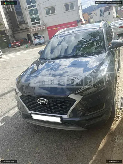 Photo 1 of 2: 2019 Hyundai Tucson, VIN KMHJ381ABKU130926 — Korean insurance auction