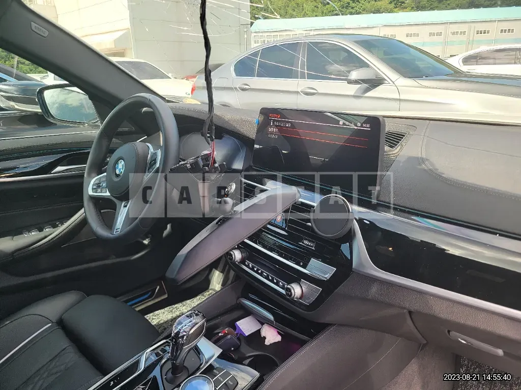 Photo 2 of 50: 2022 BMW 530i, VIN WBA71BH06NWX60317 — Korean insurance auction
