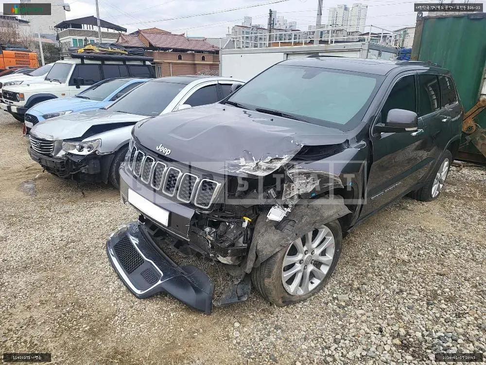 Photo 2 of 10: 2017 Jeep Grand Cherokee, VIN 1C4RJFBG8HC747275 — Korean insurance auction