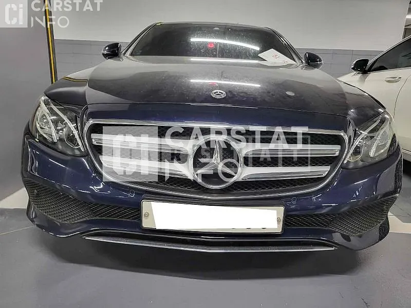 Photo 2 of 16: 2018 Mercedes-Benz E200, VIN WDDZF4CB8JA387148 — Korean insurance auction