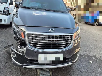 Photo 1 of 8: 2017 Kia Carnivals — Korean insurance auction