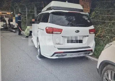 Photo 1 of 3: 2017 Kia Carnival 9 -Seater — Korean insurance auction