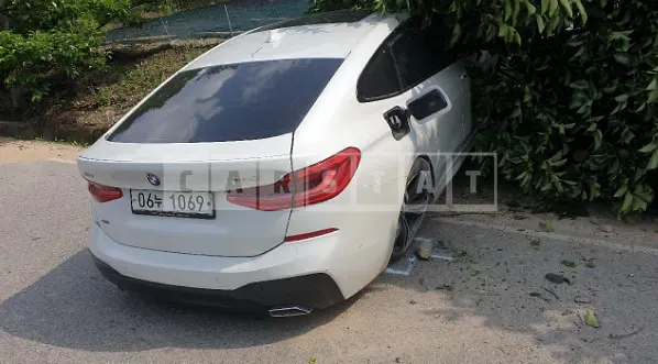 Photo 2 of 10: 2018 BMW 640i xDrive, VIN WBAJV6103JBL13988 — Korean insurance auction