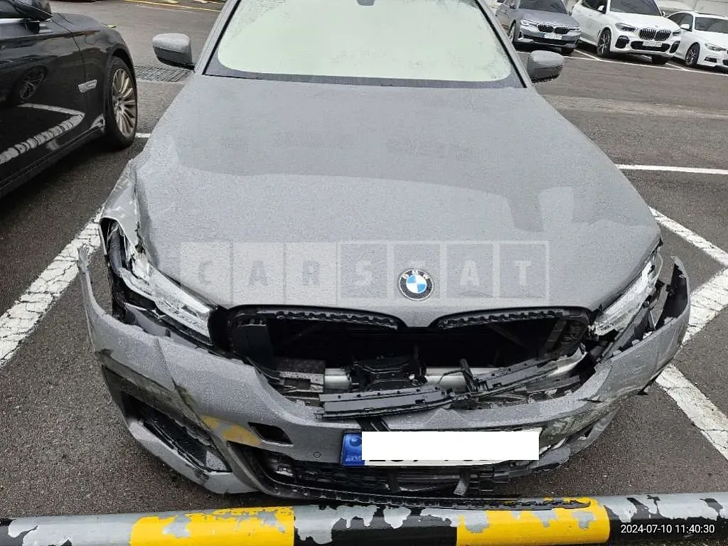 Photo 2 of 14: 2021 BMW 520i — Korean insurance auction