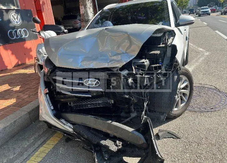 Photo 2 of 8: 2016 Hyundai Tucson, VIN KMHJ3815GGU009531 — Korean insurance auction
