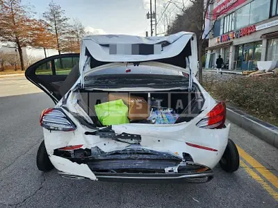 Photo 1 of 13: 2018 Mercedes-Benz E300 — Korean insurance auction