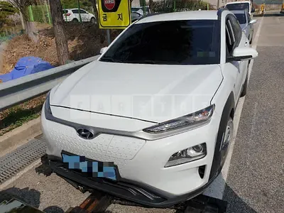 Photo 1 of 6: 2020 Hyundai Kona Electric, VIN KMHK281GFLU115864 — Korean insurance auction