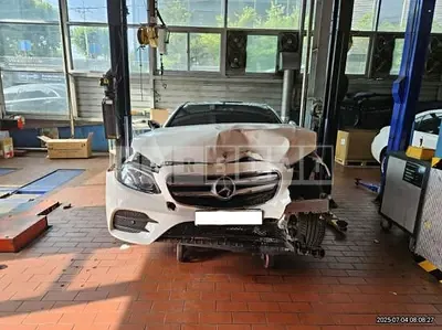 Photo 1 of 43: 2020 Mercedes-Benz E350 4Matic — Korean insurance auction