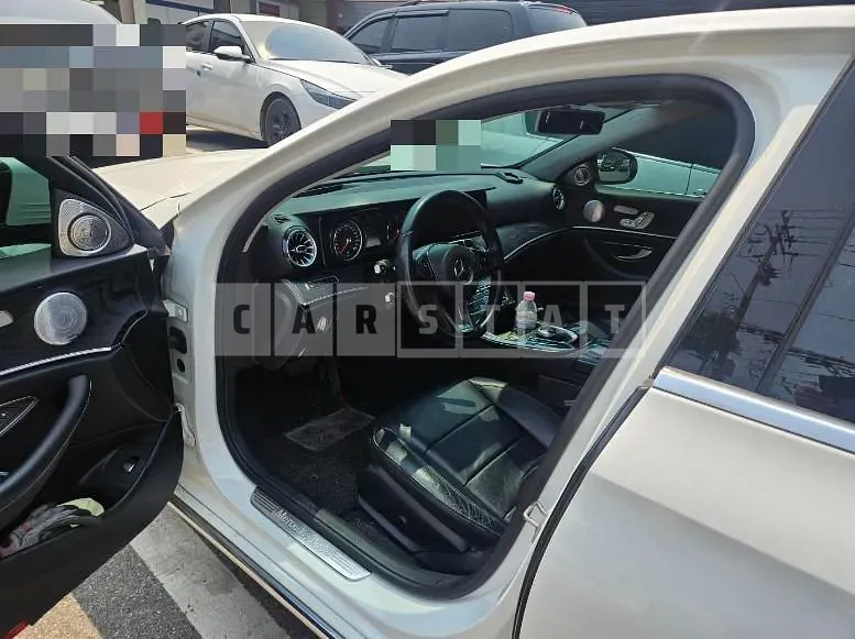Photo 2 of 5: 2017 Mercedes-Benz E220 d — Korean insurance auction