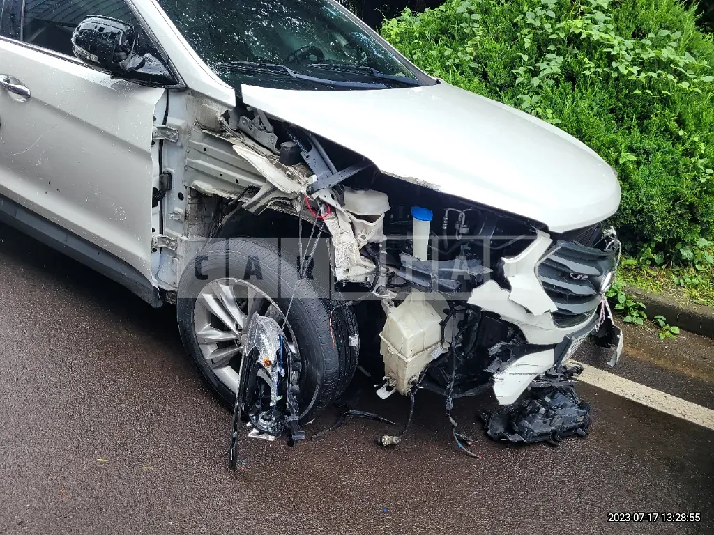 Photo 2 of 46: 2016 Hyundai Santa Fe, VIN KMHSW81UBGU629144 — Korean insurance auction