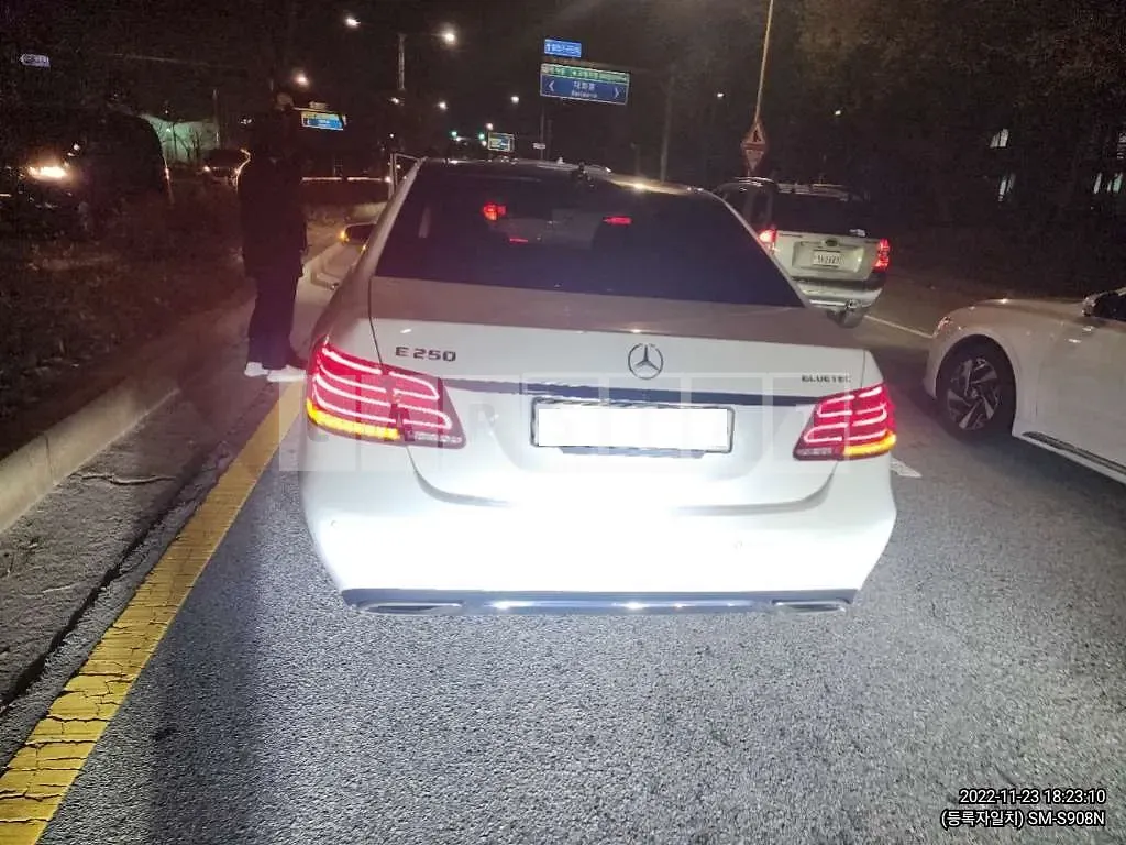 Photo 2 of 4: 2016 Mercedes-Benz E250 BlueTec 4Matic, VIN WDDHF9HB0GB236471 — Korean insurance auction