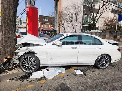 Photo 1 of 20: 2017 Mercedes-Benz E300 4Matic, VIN WDDZF4KB9JA349476 — Korean insurance auction