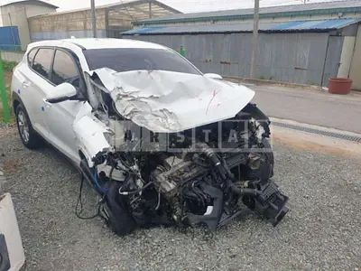Photo 1 of 2: 2019 Hyundai Tucson, VIN KMHJ3812GKU927208 — Korean insurance auction