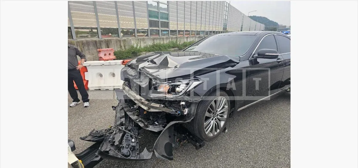 Photo 2 of 12: 2017 Genesis G80 3.3 — Korean insurance auction