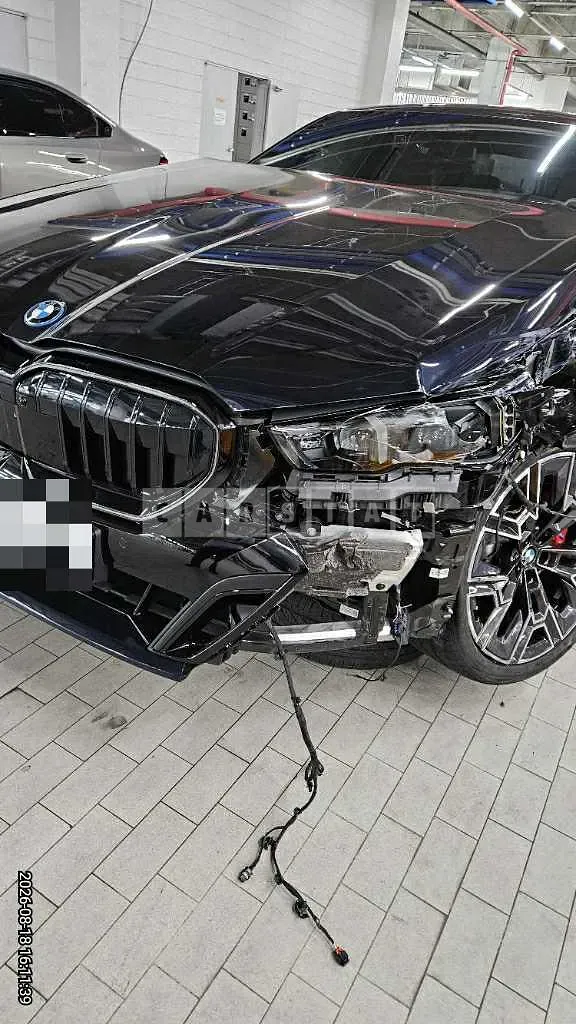 Photo 2 of 19: 2025 BMW 530e xDrive — Korean insurance auction