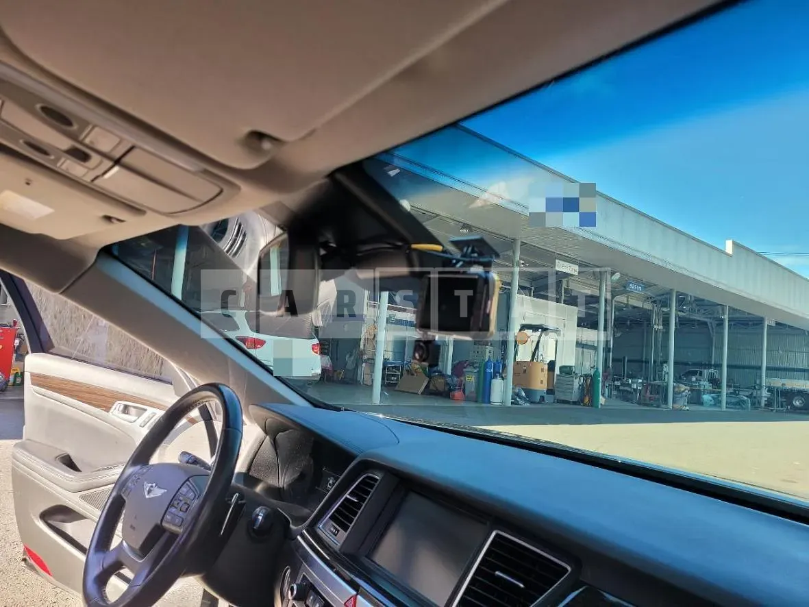 Photo 2 of 5: 2017 Genesis G80 3.3 — Korean insurance auction