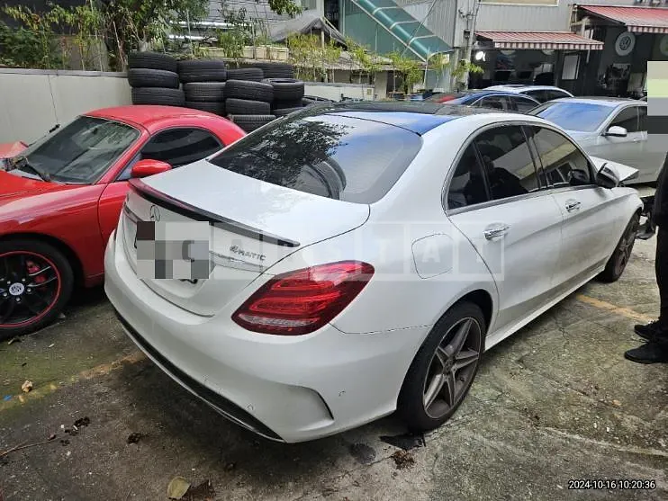Photo 2 of 19: 2018 Mercedes-Benz C250 d 4Matic — Korean insurance auction
