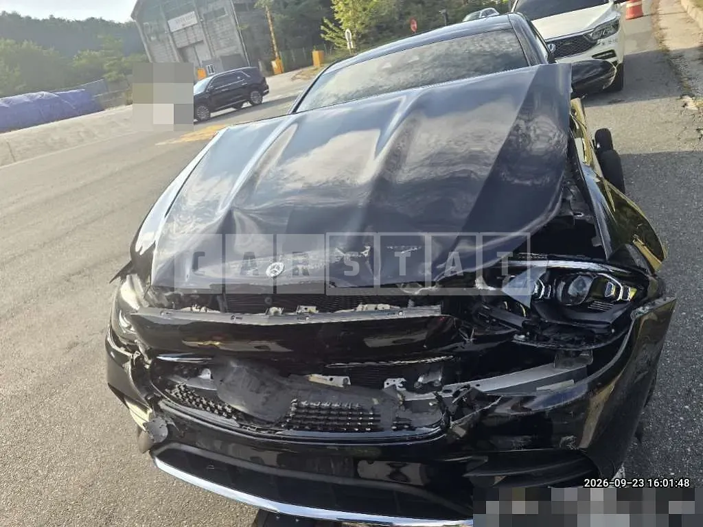 Photo 2 of 13: 2022 Mercedes-Benz E250 — Korean insurance auction