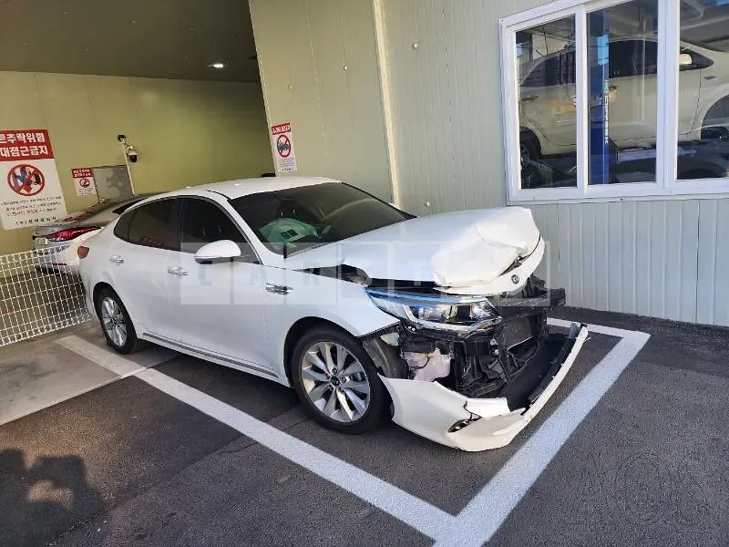 Photo 2 of 6: 2016 Kia K5 2.0, VIN KNAGX411BGA090661 — Korean insurance auction