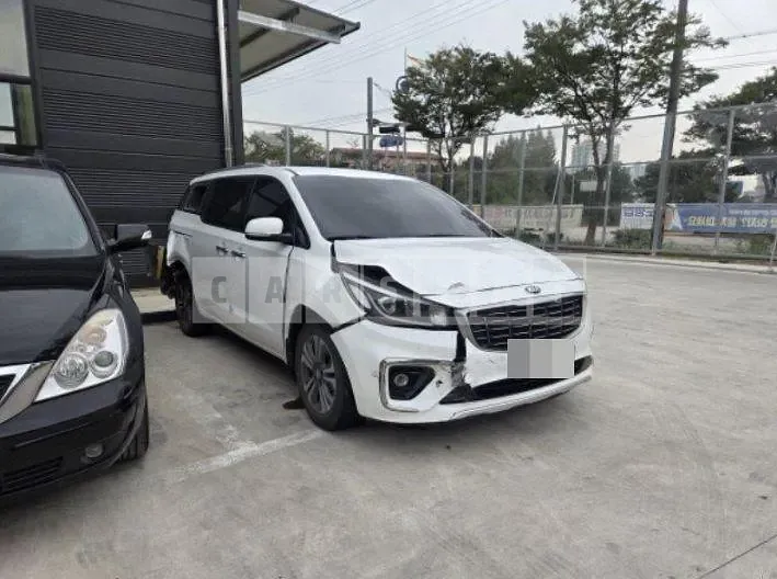 Photo 2 of 12: 2018 Kia Carnivals, VIN KNAMB81ABK5519914 — Korean insurance auction